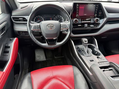 Used 2021 Toyota Highlander XSE image 23