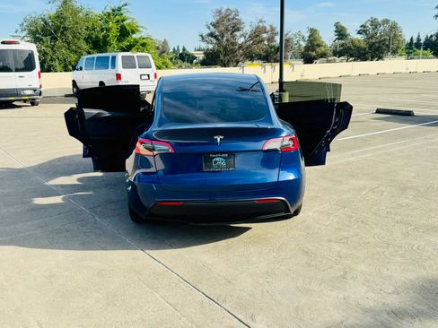 Used 2023 Tesla Model Y 2WD image 48