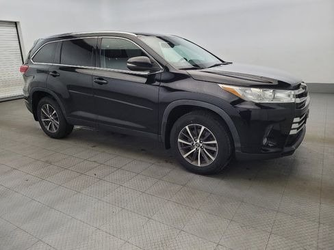 Used 2019 Toyota Highlander XLE image 11