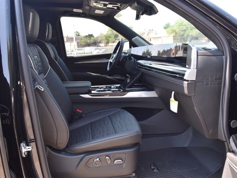 New 2025 Cadillac Escalade Premium Luxury Platinum w/ LPO, Floor Liner Package image 28