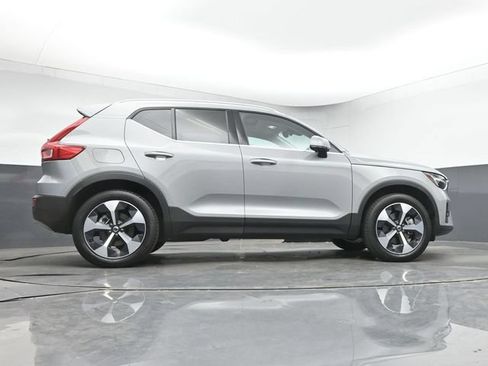 Used 2024 Volvo XC40 B5 Plus w/ Protection Package Premier AWD/4WD image 39