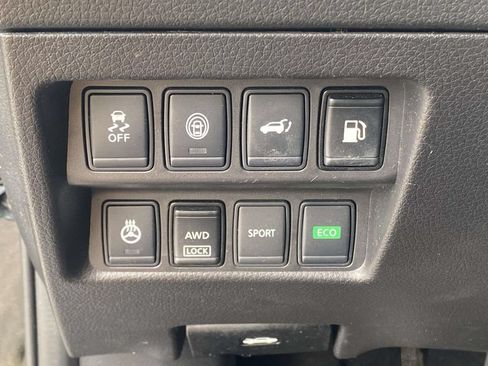 Used 2018 Nissan Rogue SL AWD/4WD image 16