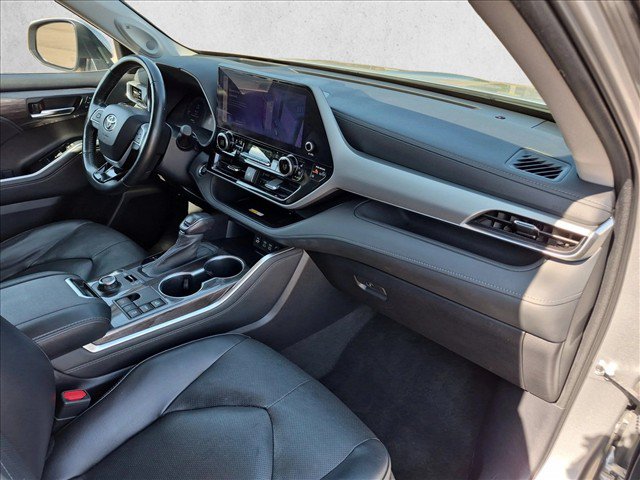 Used 2023 Toyota Highlander Platinum AWD/4WD image 21