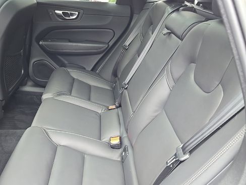 Certified 2022 Volvo XC60 B5 Inscription w/ Advanced Package image 10