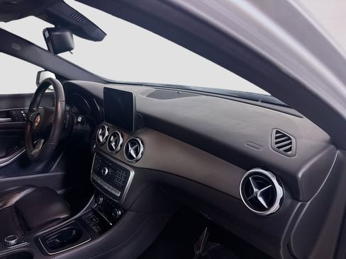 Used 2018 Mercedes-Benz GLA 250 4MATIC image 30