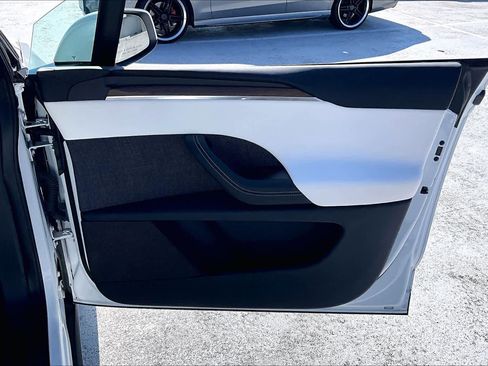 Used 2022 Tesla Model X image 20