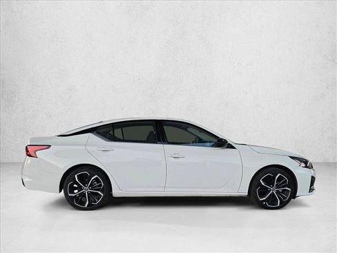 Used 2024 Nissan Altima 2.5 SR image 4