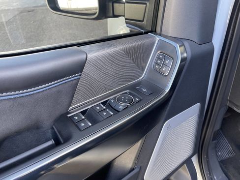 Used 2025 Ford F350 Platinum image 21