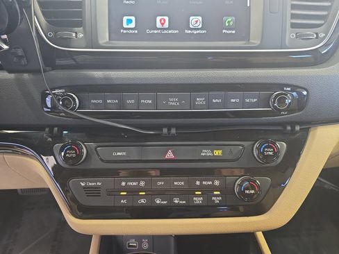 Used 2015 Kia Sedona SX FWD image 23