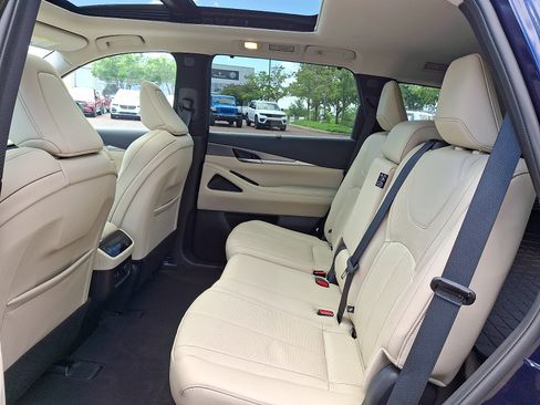 Certified 2023 INFINITI QX60 Luxe w/ Cargo Package AWD/4WD image 11