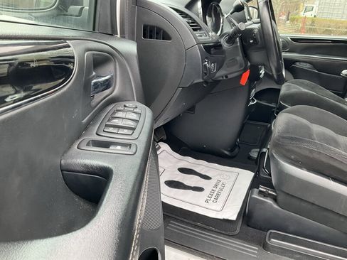 Used 2017 Dodge Grand Caravan SE image 20