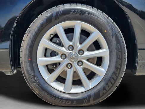 Used 2010 Toyota Camry XLE FWD image 11