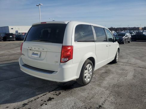 Used 2018 Dodge Grand Caravan SE w/ UConnect Hands-Free Group image 7