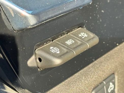 Used 2024 Chevrolet Silverado 2500 High Country w/ Technology Package image 28