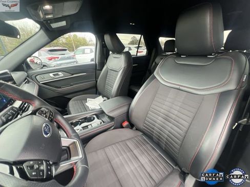 Used 2025 Ford Explorer ST-Line w/ ST-Line Street Pack image 18