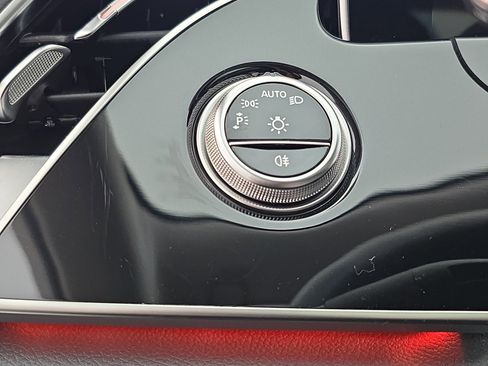 Used 2025 Mercedes-Benz E 350 Sedan image 26