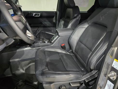 New 2025 Ford Bronco Badlands image 17