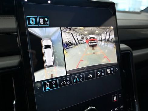 New 2026 GMC Yukon XL AT4 w/ AT4 Premium Plus Package AWD/4WD image 19