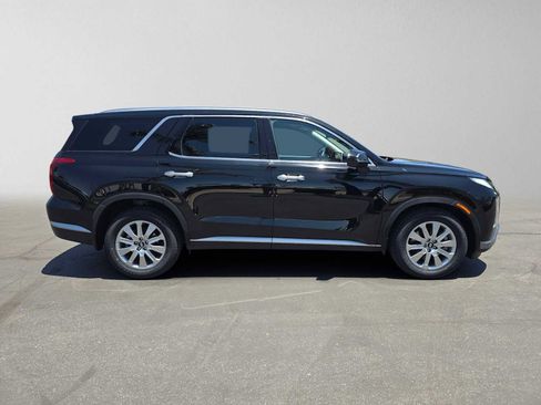 Used 2023 Hyundai Palisade SEL FWD image 2