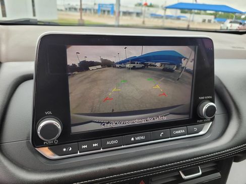 Used 2023 Nissan Rogue SV FWD image 25