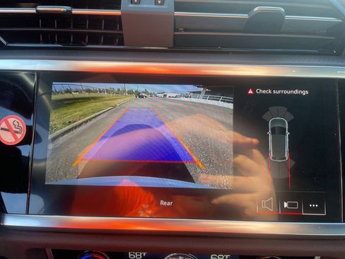 Used 2025 Audi Q3 2.0T Premium image 24