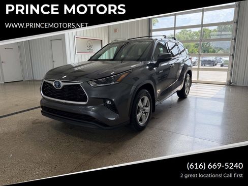 Used 2021 Toyota Highlander LE AWD/4WD image 1