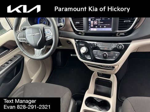 Used 2023 Chrysler Voyager LX image 31