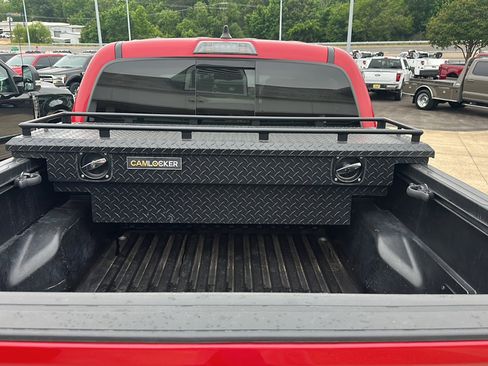 Used 2020 Toyota Tacoma TRD Off-Road AWD/4WD image 10