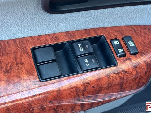 Used 2019 Toyota Sequoia Platinum AWD/4WD image 12