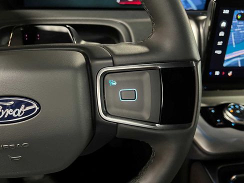 Used 2025 Ford Expedition Active AWD/4WD image 31