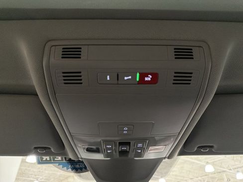 Certified 2023 Volkswagen Tiguan SE w/ Panoramic Sunroof Package FWD image 34