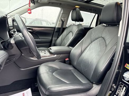 Used 2021 Toyota Highlander Platinum image 11