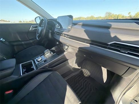 Used 2024 Mitsubishi Outlander SE image 28