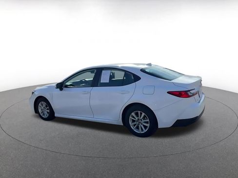 Used 2025 Toyota Camry LE image 9