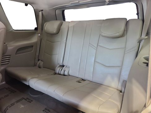 Used 2019 Cadillac Escalade Premium Luxury w/ LPO, Radiant Package AWD/4WD image 20