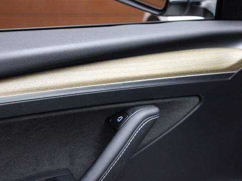 Used 2023 Tesla Model Y Long Range image 11