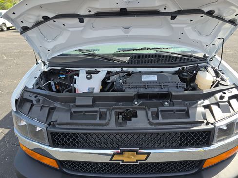New 2025 Chevrolet Express 3500 w/ Power Convenience Package image 39