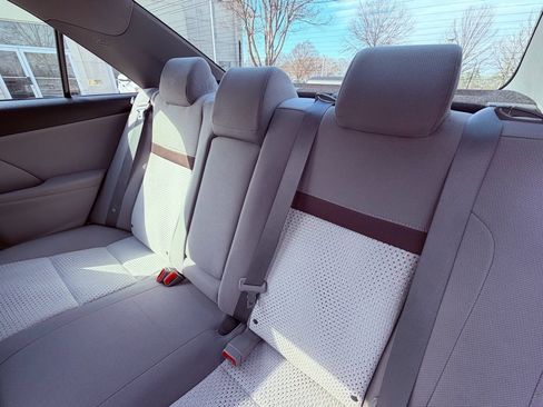 Used 2012 Toyota Camry XLE image 8