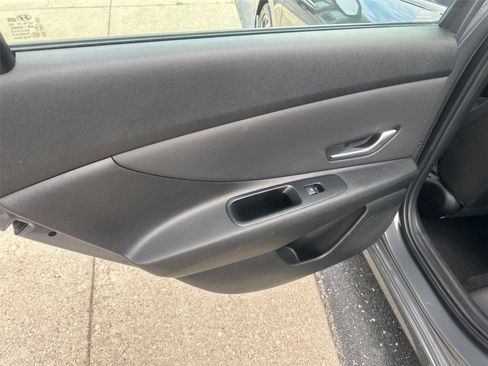 Used 2025 Hyundai Elantra SEL FWD image 18