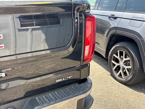 Used 2025 GMC Sierra 1500 SLT AWD/4WD image 11