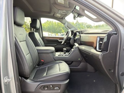 Used 2023 GMC Sierra 1500 Denali w/ Technology Package AWD/4WD image 17