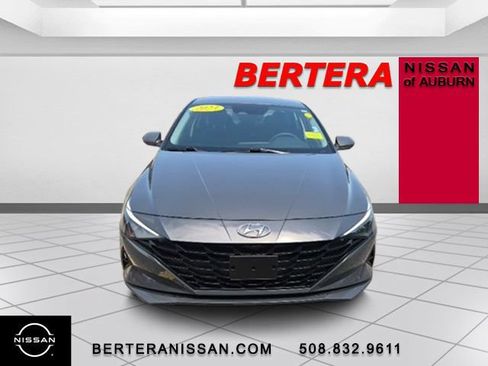 Used 2023 Hyundai Elantra SEL w/ Cargo Package FWD image 3