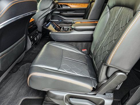 Used 2022 Jeep Grand Wagoneer Series III image 30