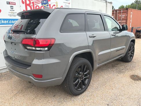 Used 2022 Jeep Grand Cherokee Laredo X AWD/4WD image 3