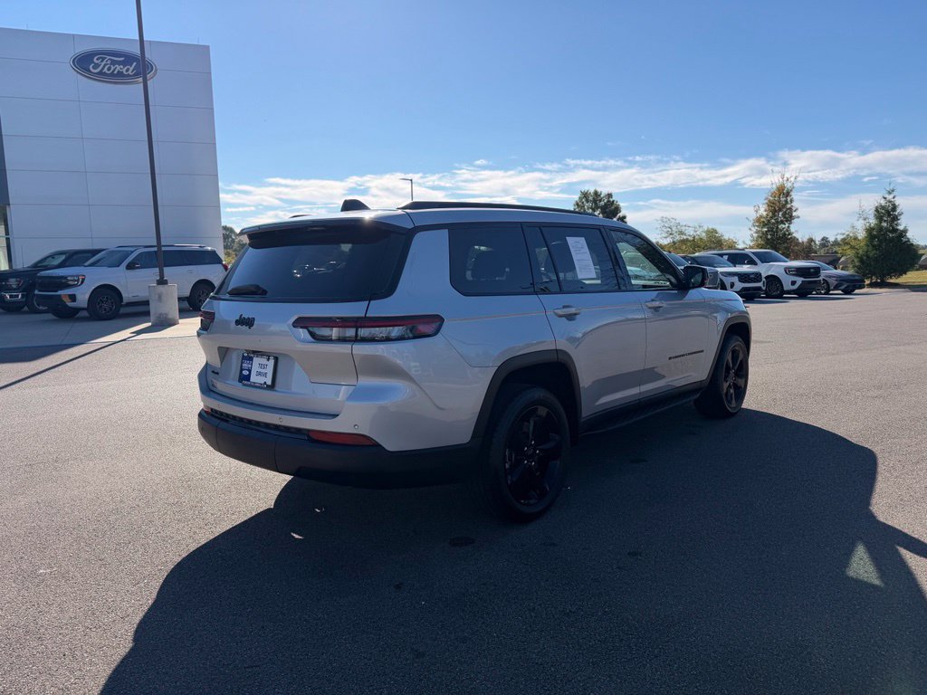 Used 2023 Jeep Grand Cherokee L Altitude AWD/4WD image 6