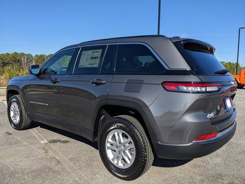 New 2025 Jeep Grand Cherokee Laredo image 17