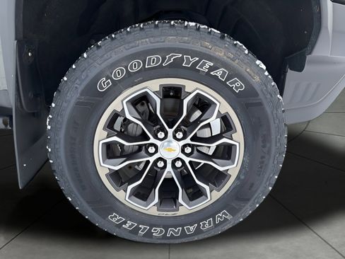 Used 2018 Chevrolet Colorado ZR2 image 9