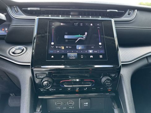 Certified 2023 Jeep Grand Cherokee Laredo X RWD image 11