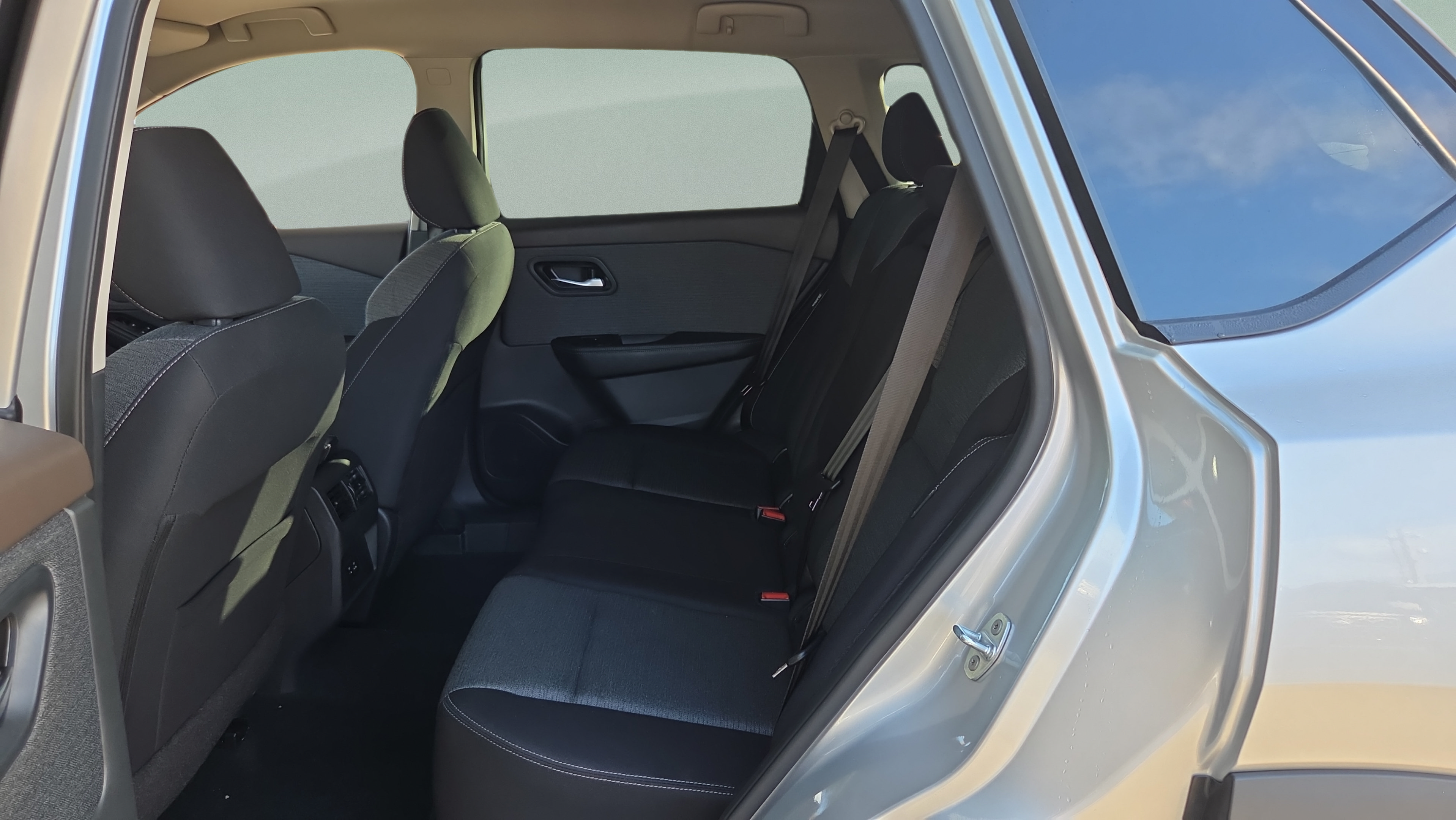 Used 2022 Nissan Rogue SV FWD image 10