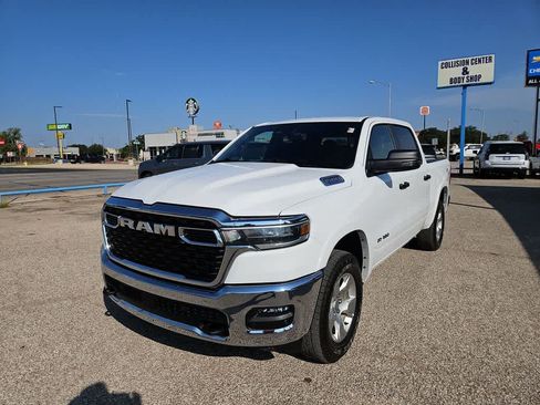 Used 2025 RAM 1500 Big Horn AWD/4WD image 4